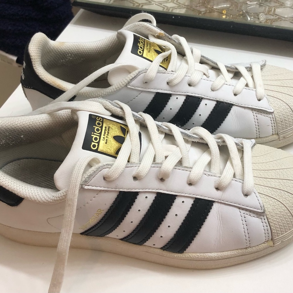 Adidas Superstar Sneakers Size 5.5 - Picture 2 of 4
